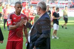 1. BL - Saison 2016/2017 - FC Ingolstadt 04 - Hertha BSC - Marcel Tisserand (#32 FCI) beim abklatschen mit Peter Jackwerth - Foto: Meyer Jürgen