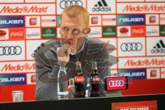 1. Bundesliga - Fußball - FC Ingolstadt 04 - Werder Bremen - Pressekonferenz nach dem Spiel Cheftrainer Alexander Nouri (Bremen) und Cheftrainer Maik Walpurgis (FCI) mit Pressesprecher Oliver Samwald