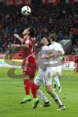 1. Bundesliga - Fußball - FC Ingolstadt 04 - 1. FC Köln - Zweikampf Darío Lezcano (11, FCI) Dominic Maroh (5 Köln)