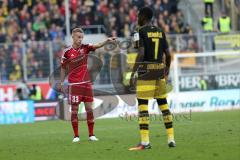 1. Bundesliga - Fußball - FC Ingolstadt 04 - Borussia Dortmund - Florent Hadergjonaj (33, FCI) Ousmane Dembele (BVB 7)