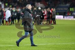 1. Bundesliga - Fußball - FC Ingolstadt 04 - RB Leipzig - Sieg 1:0 Sportdirektor Thomas Linke (FCI)  auf dem Spielfeld vor den Fans