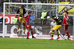 1. BL - Saison 2016/2017 - FC Ingolstadt 04 - Borussia Dortmund - Ramos Vasquez #20 Dortmund verkürzt auf 2:3 - Ørjan Nyland (#26 FCI) - Marcel Tisserand (#32 FCI) - Foto: Meyer Jürgen