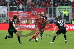 1. Bundesliga - Fußball - FC Ingolstadt 04 - FC Augsburg - Paul Verhaegh (FCA 2) Pascal Groß (10, FCI) Daniel Baier (FCA 10)