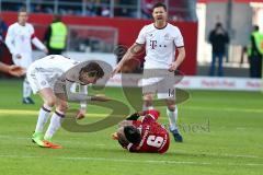 1. BL - Saison 2016/2017 - FC Ingolstadt 04 - FC Bayern München - Robert Lewandowski #9 FC Bayern München - Alfredo Morales (#6 FCI) - Foto: Meyer Jürgen