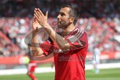 1. Bundesliga - Fußball - FC Ingolstadt 04 - Bayer 04 Leverkusen - Markus Suttner (29, FCI) animiert die Fans