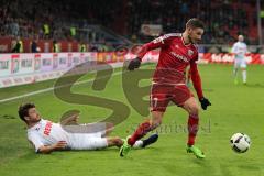 1. Bundesliga - Fußball - FC Ingolstadt 04 - 1. FC Köln - Zweikampf Mathew Leckie (7, FCI) Jonas Hector (14 Köln) am Boden