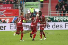 1. Bundesliga - Fußball - FC Ingolstadt 04 - Borussia Dortmund - Tor Jubel 2:0 durch Darío Lezcano (11, FCI) Roger de Oliveira Bernardo (8, FCI) Florent Hadergjonaj (33, FCI)