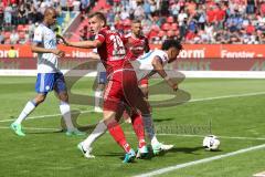 1. Bundesliga - Fußball - FC Ingolstadt 04 - FC Schalke 04 - Max Christiansen (19, FCI) Nabil Bentaleb (10 Schalke)