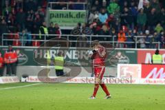 1. Bundesliga - Fußball - FC Ingolstadt 04 - RB Leipzig - Mathew Leckie (7, FCI) geht vom Platz, Rote Karte