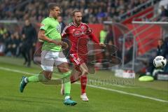 1. Bundesliga - Fußball - FC Ingolstadt 04 - VfL Wolfsburg -Jeffrey Bruma (5 Wolfsburg) Moritz Hartmann (9, FCI)