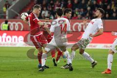 1. Bundesliga - Fußball - FC Ingolstadt 04 - 1. FC Köln - Kampf um den Ball Pascal Groß (10, FCI) Jonas Hector (14 Köln) Dominic Maroh (5 Köln)