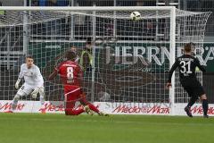 1. BL - Saison 2016/2017 - FC Ingolstadt 04 - FC Augsburg - Roger de Oliveira Bernardo (#8 FCI) springt am Ball vorbei - Martin Hansen Torwart(#35 FCI) - Romain Brègerie (#18 FCI) - Max Philipp #31 Augsburg - Foto: Meyer Jürgen