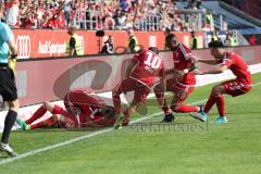 1. Bundesliga - Fußball - FC Ingolstadt 04 - 1. FSV Mainz 05 - Tor Jubel Florent Hadergjonaj (33, FCI) mit Marvin Matip (34, FCI) Pascal Groß (10, FCI) Roger de Oliveira Bernardo (8, FCI) Alfredo Morales (6, FCI)