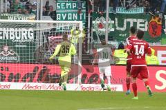 1. Bundesliga - Fußball - FC Ingolstadt 04 - Werder Bremen - Max Kruse (10 Bremen) läuft auf das leere Tor vor Torwart Martin Hansen (35, FCI) und trifft zum Tor