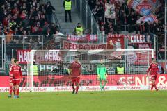 1. Bundesliga - Fußball - FC Ingolstadt 04 - FC Bayern - Tor 0:2 für Bayern ratlos Florent Hadergjonaj (33, FCI) Marvin Matip (34, FCI) Torwart Martin Hansen (35, FCI) Markus Suttner (29, FCI)  Stefan Lex (14, FCI)