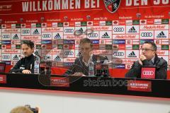 1. Bundesliga - Fußball - FC Ingolstadt 04 - FC Augsburg - Pressekonferenz nach dem Spiel Cheftrainer Dirk Schuster (FCA) Oliver Samwald Pressesprecher und Cheftrainer Markus Kauczinski (FCI)