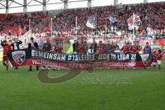 1. Bundesliga - Fußball - FC Ingolstadt 04 - FC Schalke 04 - Speil ist aus 1:1 unentschieden, letzter Spieltag, Team bedankt sich bei den Fans Spruchband Stadionrunde