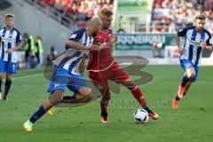 1. Bundesliga - Fußball - FC Ingolstadt 04 - Hertha BSC Berlin - Lukas Hinterseer (16, FCI) John Brooks (Hertha 25), Zweikampf