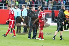 1. BL - Saison 2016/2017 - FC Ingolstadt 04 - Borussia Dortmund - Markus Kauczinski (Trainer FCI) beim abklatschen mit  Almog Cohen (#36 FCI) - Foto: Meyer Jürgen