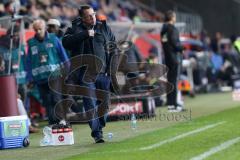 1. Bundesliga - Fußball - FC Ingolstadt 04 - FC Augsburg - Cheftrainer Markus Kauczinski (FCI) unzufrieden an der Linie, Spielerbank