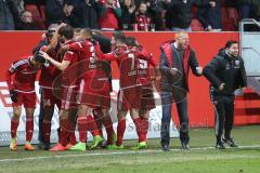 1. BL - Saison 2016/2017 - FC Ingolstadt 04 - 1.FC Köln - Die Mannschaft freut sich über den 2:2 Ausgleichstreffer von Romain Brègerie (#18 FCI) - Jubel - Tor - Maik Walpurgis (Trainer FCI) - Foto: Meyer Jürgen