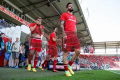 1. BL - Saison 2016/2017 - FC Ingolstadt 04 - Hertha BSC - Anthony Jung (#3 FCI) beim einlaufen ins Stadion - Foto: Meyer Jürgen