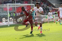 1. Bundesliga - Fußball - FC Ingolstadt 04 - 1. FSV Mainz 05 - Roger de Oliveira Bernardo (8, FCI) Sereno, Jean-Philippe Gbamin (Mainz 25)