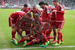 1. Bundesliga - Fußball - FC Ingolstadt 04 - Werder Bremen - Elfemter für FCI, Pascal Groß (10, FCI) verwandelt zum 2:1, Tor Jubel Max Christiansen (19, FCI) Almog Cohen (36, FCI) Florent Hadergjonaj (33, FCI)