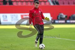 1. BL - Saison 2016/2017 - FC Ingolstadt 04 - FC Bayern München - Martin Hansen Torwart(#35 FCI) beim warm machen - Foto: Meyer Jürgen