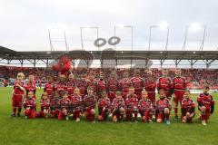 1. Bundesliga - Fußball - FC Ingolstadt 04 - FC Augsburg - Fissball Kinder Einlaufkids Schanzi Maslottchen