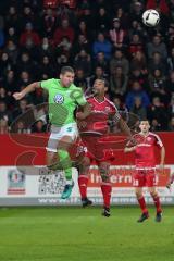 1. Bundesliga - Fußball - FC Ingolstadt 04 - VfL Wolfsburg - Duell Kopfball wo5#Marvin Matip (34, FCI)