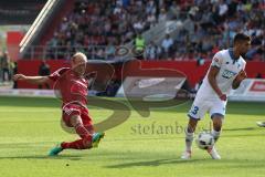 1. Bundesliga - Fußball - FC Ingolstadt 04 - TSG 1899 Hoffenheim 1:2 - Tobias Levels (28, FCI) zeiht ab Kerem Demirbay (TSG 13)