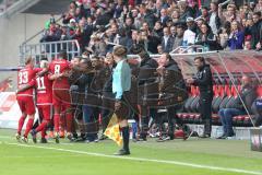 1. Bundesliga - Fußball - FC Ingolstadt 04 - Borussia Dortmund - Tor Jubel 2:0 Darío Lezcano (11, FCI) Florent Hadergjonaj (33, FCI) Roger de Oliveira Bernardo (8, FCI) Cheftrainer Markus Kauczinski (FCI)