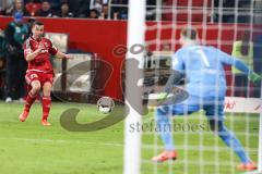 1. Bundesliga - Fußball - FC Ingolstadt 04 - 1. FC Köln - Markus Suttner (29, FCI)  Torwart Timo Horn (1 Köln)