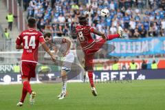 1. Bundesliga - Fußball - FC Ingolstadt 04 - TSG 1899 Hoffenheim 1:2 - Luftkampf Sebastian Rudy (TSG 6) und Roger de Oliveira Bernardo (8, FCI)