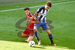 1. BL - Saison 2016/2017 - FC Ingolstadt 04 - Hertha BSC - Mathew Leckie (#7 FCI) - Genki Haraguchi (#24 Hertha) - Foto: Meyer Jürgen