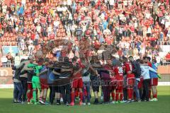 1. Bundesliga - Fußball - FC Ingolstadt 04 - 1. FSV Mainz 05 - Sieg Spiel 2:1 ist aus, Teambesprechung auf dem Feld