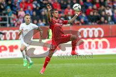 1. Bundesliga - Fußball - FC Ingolstadt 04 - Werder Bremen - Darío Lezcano (11, FCI), links Robert Bauer (4 Bremen)