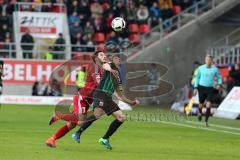 1. Bundesliga - Fußball - FC Ingolstadt 04 - FC Augsburg - Mathew Leckie (7, FCI) Paul Verhaegh (FCA 2)