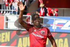 1. BL - Saison 2016/2017 - FC Ingolstadt 04 - FC Schalke 04 - Roger de Oliveira Bernardo (#8 FCI)  verabschiedet sich von den Fans - Foto: Meyer Jürgen