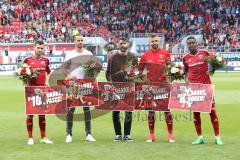 1. Bundesliga - Fußball - FC Ingolstadt 04 - FC Schalke 04 - Verabschiedung Pascal Groß (10, FCI) Torwart Christian Ortag (39, FCI)Anthony Jung (3, FCI) Lukas Hinterseer (16, FCI) Roger de Oliveira Bernardo (8, FCI)