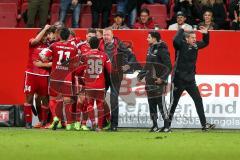 1. BL - Saison 2016/2017 - FC Ingolstadt 04 - 1.FC Köln - Die Mannschaft freut sich über den 2:2 Ausgleichstreffer von Romain Brègerie (#18 FCI) - Jubel - Tor - Maik Walpurgis (Trainer FCI) - Ovid Hajou (Co-Trainer FCI) - Foto: Meyer Jürgen