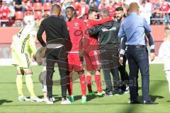 1. Bundesliga - Fußball - FC Ingolstadt 04 - FC Schalke 04 - Speil ist aus 1:1 unentschieden, letzter Spieltag, Marcel Tisserand (32, FCI) und Roger de Oliveira Bernardo (8, FCI)