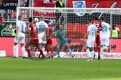 1. BL - Saison 2016/2017 - FC Ingolstadt 04 - TSG 1899 Hoffenheim - Mathew Leckie (#7 FCI) mit einem Schuss auf das Tor - Foto: Meyer Jürgen