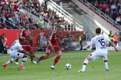 1. Bundesliga - Fußball - FC Ingolstadt 04 - Bayer 04 Leverkusen - Bedrängnis Max Christiansen (19, FCI) links Leon Bailey (Leverkusen 9) rechts Julian Baumgartlinger (Leverkusen 15)