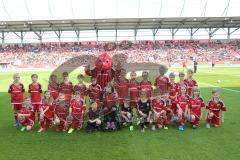 1. Bundesliga - Fußball - FC Ingolstadt 04 - 1. FSV Mainz 05 - Einlaufkids Kinder Schanzi Maskottchen