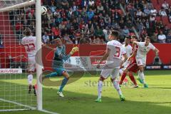 1. BL - Saison 2016/2017 - FC Ingolstadt 04 - 1. FSV Mainz 05 - Romain Brègerie (#18 FCI) trifft per Kopfball zum 1:0 Führungstreffer - Jonas
Lössl Torwart Mainz - Foto: Meyer Jürgen