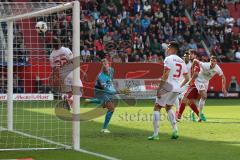 1. BL - Saison 2016/2017 - FC Ingolstadt 04 - 1. FSV Mainz 05 - Romain Brègerie (#18 FCI) trifft per Kopfball zum 1:0 Führungstreffer - Jonas
Lössl Torwart Mainz - Foto: Meyer Jürgen