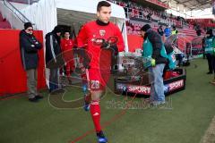 1. BL - Saison 2016/2017 - FC Ingolstadt 04 - Hamburger SV - Markus Suttner (#29 FCI) beim Einlaufen zum warm machen - Foto: Meyer Jürgen