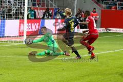 1. BL - Saison 2016/2017 - FC Ingolstadt 04 - RB-Leipzig - Martin Hansen Torwart(#35 FCI) pariert - hält einen Schuss von Emil Forsberg(#10 Leipzig) - Roger de Oliveira Bernardo (#8 FCI) - Foto: Meyer Jürgen